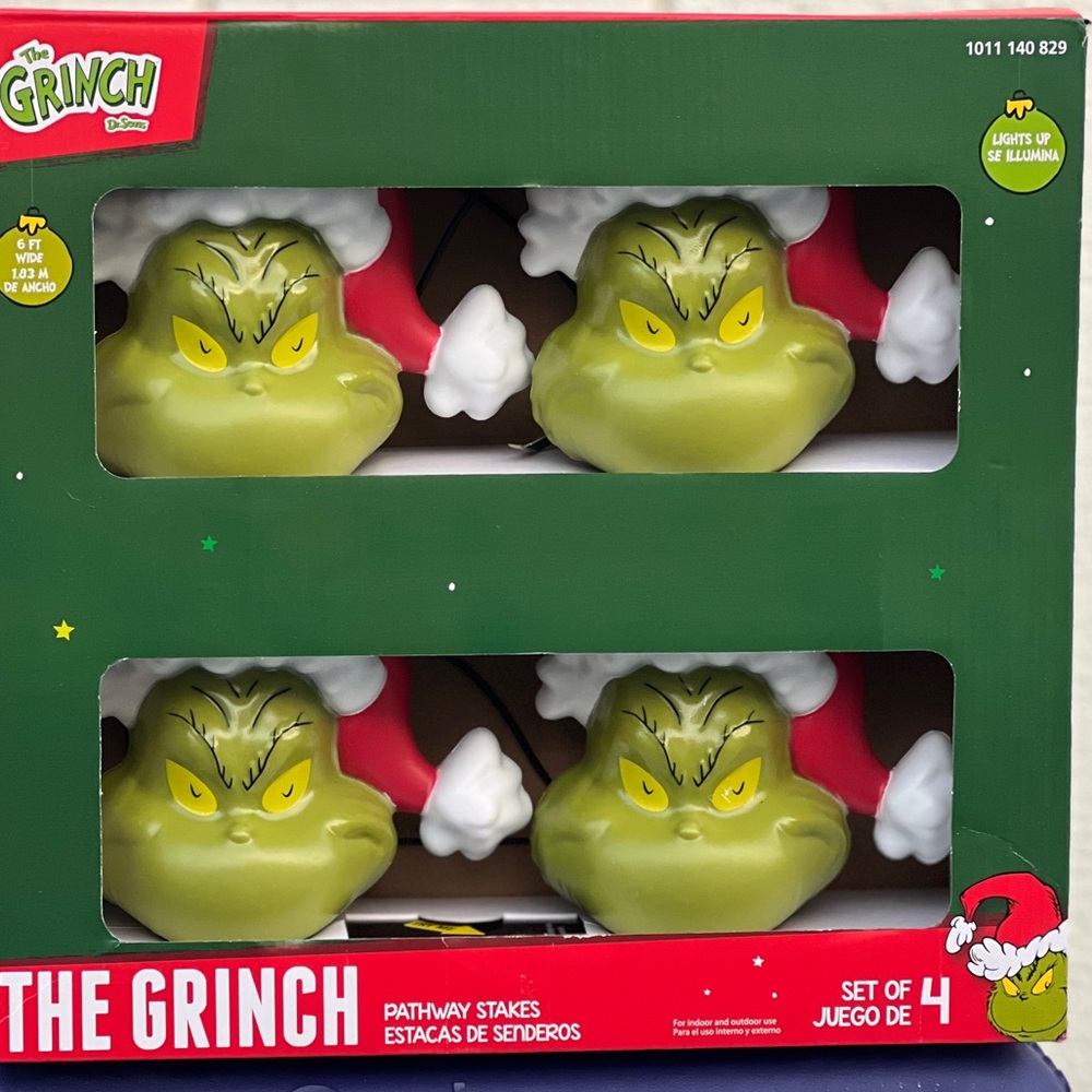 The Grinch Pathway Stakes Set of 2 boxes of 4 lights